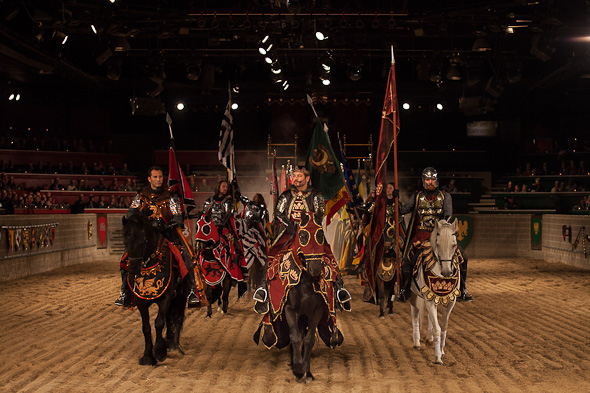  吃中世纪大餐，看穿越演出！多伦多中古时代 Medieval Times 门票4.9折起限时特卖！