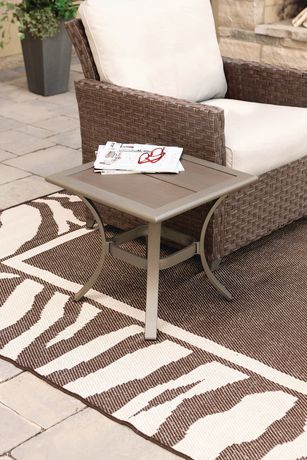 hometrends Rushreed Faux Wood Top Patio Side Table 仿木小边桌