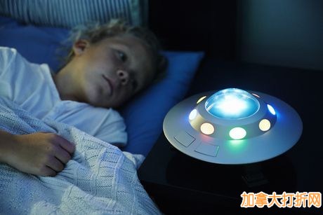 Cloud B Cosmic UFO Nightlight 宇宙飞碟小夜灯特价39.99元，原价67.97元