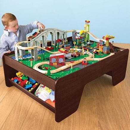  帮助孩子了解城市生活的方方面面！KidKraft Train Town Set 木质火车小镇玩具套装5.4折 54元特卖并包邮！