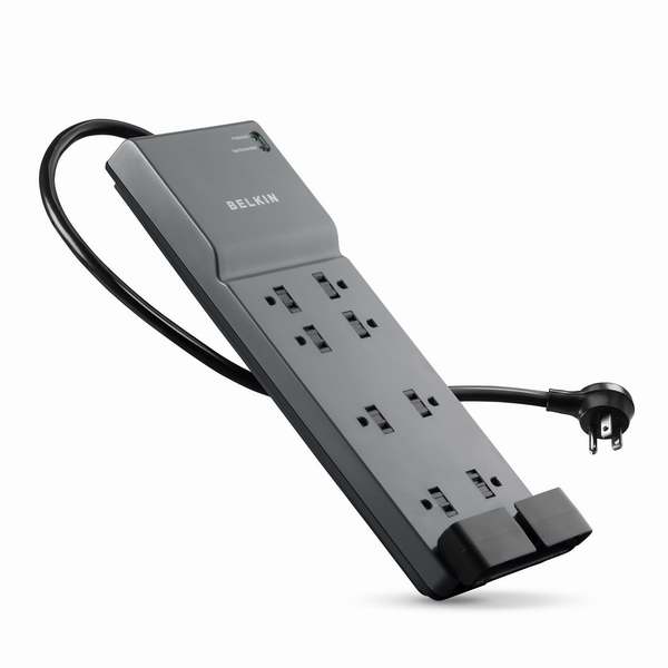  Belkin 8口带电涌保护插线板 18.99加元，原价 39.99加元
