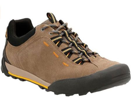  Clarks Outlay 男士麂皮登山鞋 72.9元，原价 160元，包邮