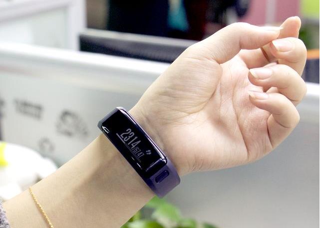  金盒头条：历史新低！Garmin Vivosmart HR 健康心率监测器智能腕表5.5折 98.99加元限时特卖并包邮！三色可选！