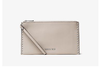  Michael Kors Astor Studded 女式时尚真皮大号铆钉装饰手拿包3.7折 59.25元限时特卖并包邮！两色可选！