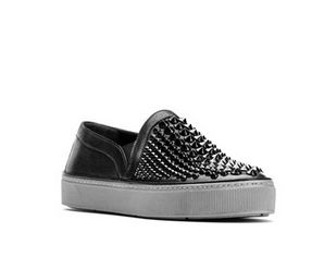  Stuart Weitzman JUMPY 柳钉鞋 376元，原价 625元