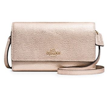  COACH Pebbled 单肩包 111.99加元，原价 160加元，包邮