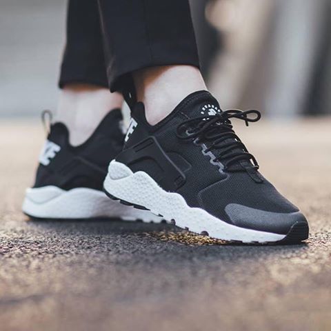  NIKE Air Huarache 女士潮鞋 120加元，原价 160加元，包邮