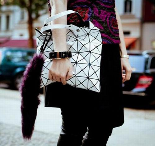  着魔了！街头上随处是他的踪影：BAO BAO ISSEY MIYAKE 几何包最高立减 250加元！包邮无关税！