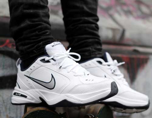  NIKE 耐克 Air Monarch 男款休闲鞋 54.19-56.1加元（3色），原价 85加元，HBC卡用户满150加元额外立减50加元！