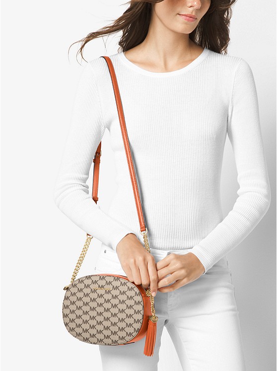  Michael Kors Ginny 中号 Logo 流苏链条包 85.5加元，原价 228加元，包邮