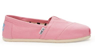  TOMS 粉色经典帆布鞋 21.6加元，原价 60加元