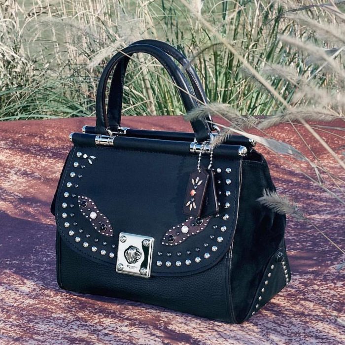  COACH Western Rivets Drifter 西部铆钉包 517加元，原价 940加元，包邮