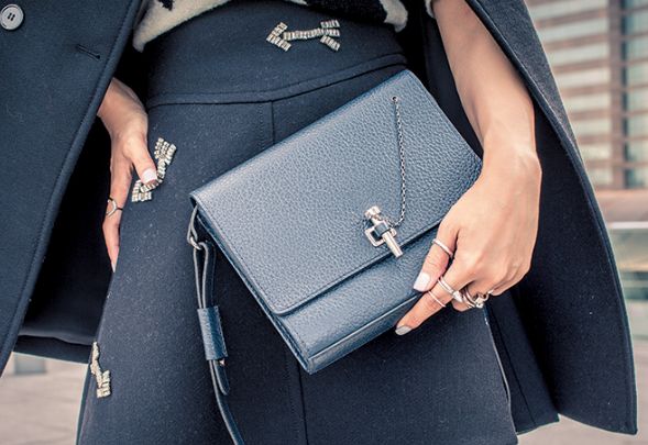  CARVEN Satchel黑色单肩包 525加元，原价 1000加元，包邮