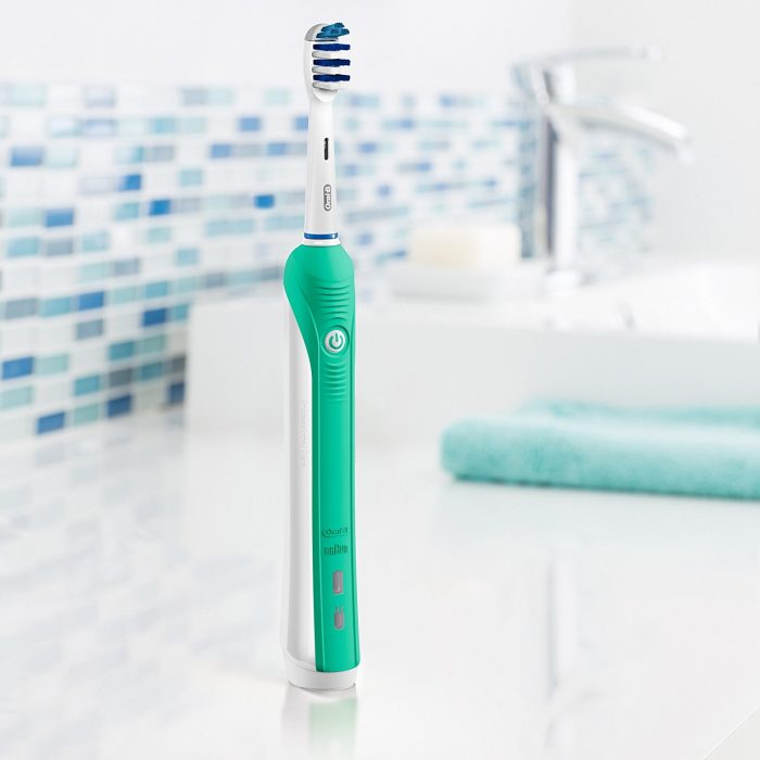  Oral-B 1000 专业深度清洁电动牙刷 53.57加元，原价 84.99加元，包邮