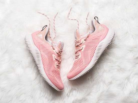  手慢无！Adidas AlphaBOUNCE EM 女式粉红运动鞋1.9折 30加元！