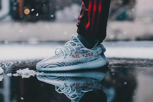  仅限今天！Yeezy Boost 350 冰蓝椰子鞋 开抢模式启动，手慢无！