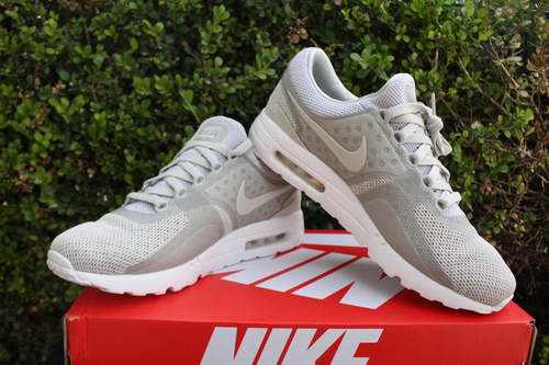  NIKE AIR MAX ZERO 非常养眼的运动鞋 94.99加元，原价 190加元