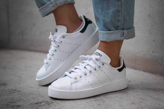  精选多款 Adidas Stan Smith 成人儿童时尚小绿鞋3折起清仓！售价低至29.95加元！