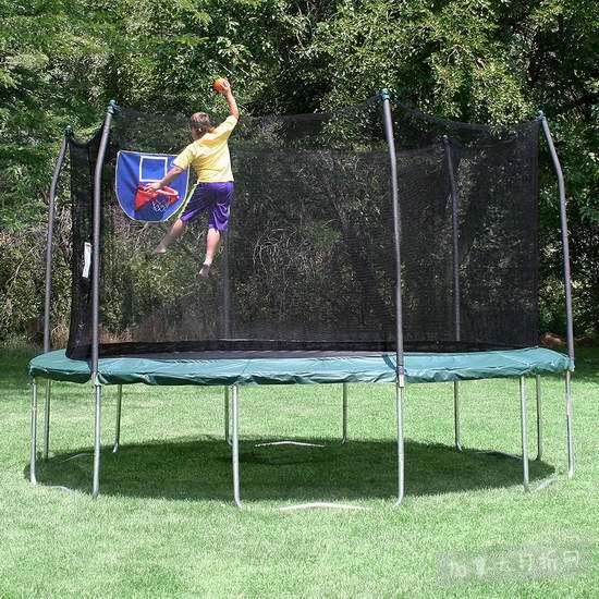  历史新低！Skywalker Trampolines Jump N' Dunk 12英尺带保护罩+篮球框 绿色封闭蹦床6.2折 245.08加元包邮！