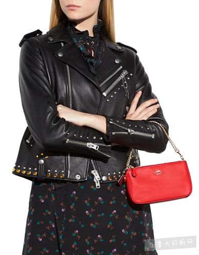  小天后赛琳娜 Selena Gomez X Coach 联名红色链条手腕包108.9加元！