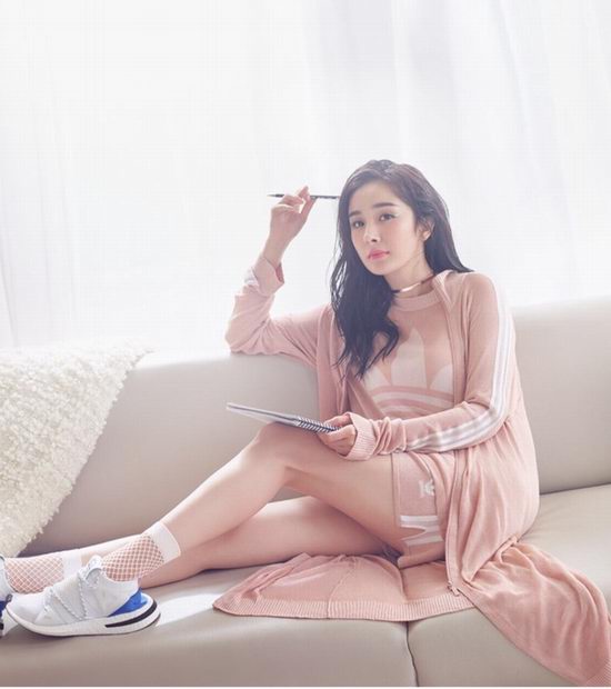  同色系穿搭就是潮！Adidas Originals三叶草 纯色卫衣上新款！Angelababy，范冰冰，杨幂同款！