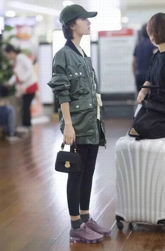  男女通杀！精选Burberry 手提包 ，钱包999加元起特卖！DK88 经典中号大锁头包 1999.99加元（官网价 3195加元）