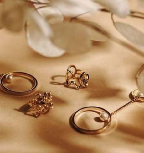  精选Chloe 金色珍珠耳坠、黄铜字母戒指、手链 4折 280加元起特卖！