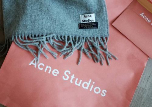 SSENSE精选 Burberry、Prada、Acne Studios、McQueen等品牌围巾 4.7折起特卖！