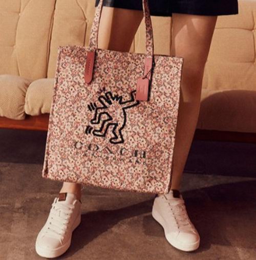  Coach X Keith Haring Tote手袋 102.5加元，原价 205加元，包邮