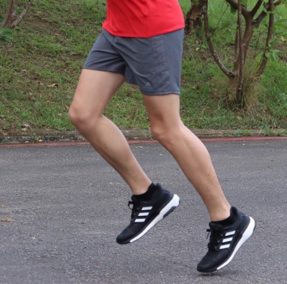  时尚专业跑鞋！adidas Energy Boost男士跑鞋 67.17加元（3色），原价 190加元，包邮