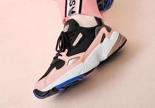  精选 adidas NMD 、小椰子、小绿鞋 2.7折起！小绿鞋低至38加元、NMD仅94加元、图片款74加元