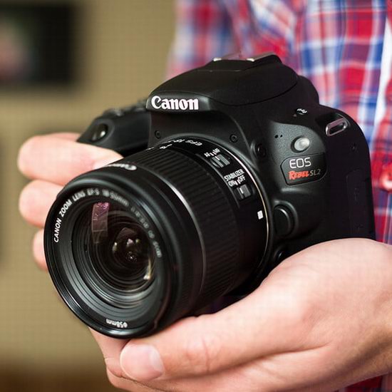  黑五价！历史新低！Canon 佳能 EOS Rebel SL2 单反相机 + EF-S 18-55mm STM镜头套装6折 479.99加元包邮！