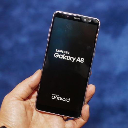  黑五专享：历史新低！Samsung 三星 Galaxy A8 5.6英寸 解锁版 智能手机（4GB/32GB） 499加元包邮！2色可选！