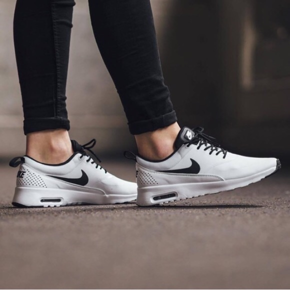  Nike 耐克 Air Max Thea女士运动鞋 60.94加元，原价 125加元