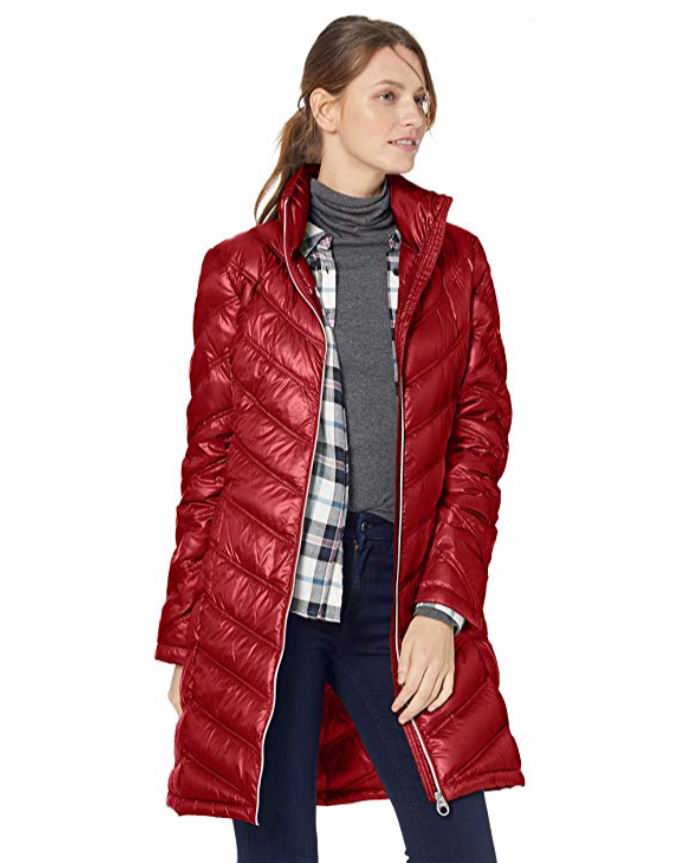  Calvin Klein Chevron-Quilted 轻便羽绒服 55.33加元，原价 116.99加元，包邮