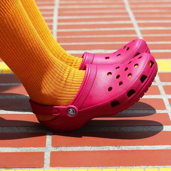  Crocs 卡洛驰 延长特卖！指定款洞洞鞋、凉鞋等，任购2双仅需50加元+包邮！内附单品推荐！