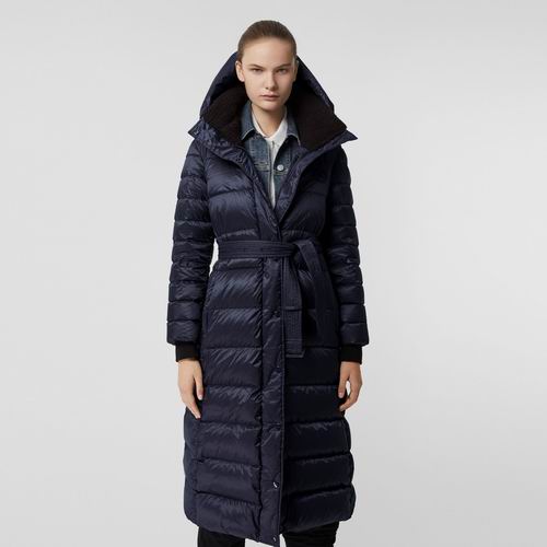  Burberry 长款连帽鹅绒服 1250加元，原价 2050加元，包邮
