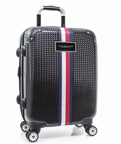  Tommy Hilfiger Basketweave 21英寸拉杆行李箱 111.4加元，原价 179.68加元，包邮