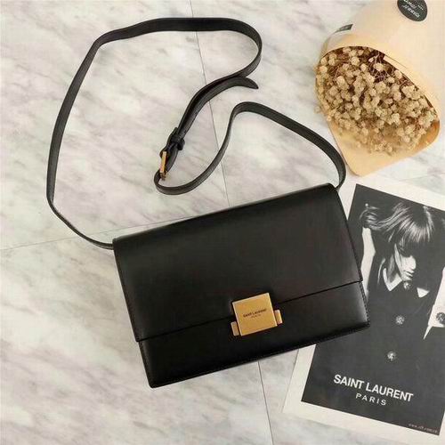  低调又优雅！Saint Laurent Bellechasse中号单肩包 1624加元，原价 2460加元，包邮