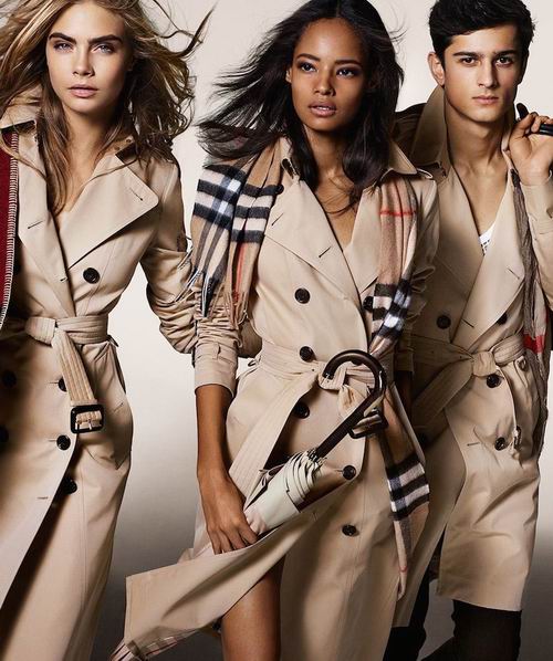  Burberry 精选经典风衣、大衣、羽绒服 5折起优惠！