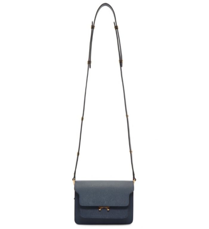  Marni Trunk 深蓝色小号风琴包 1472加元，原价 2045加元，包邮