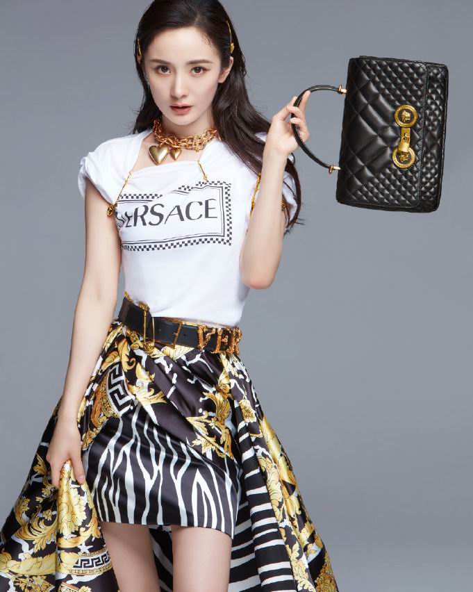  Versace 19新款美包、美衣、饰品火热销售，入带货女王杨幂同款！