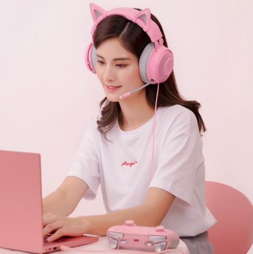  Razer 雷蛇 RZ04-02830300-R3M1 北海巨妖粉晶版爆款游戏耳机6.2折 74.99加元，原价 141.6加元，包邮