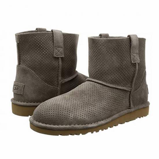  白菜价！UGG Classic Unlined Mini 镂空雪地靴（9码）3.3折 52.47加元包邮！