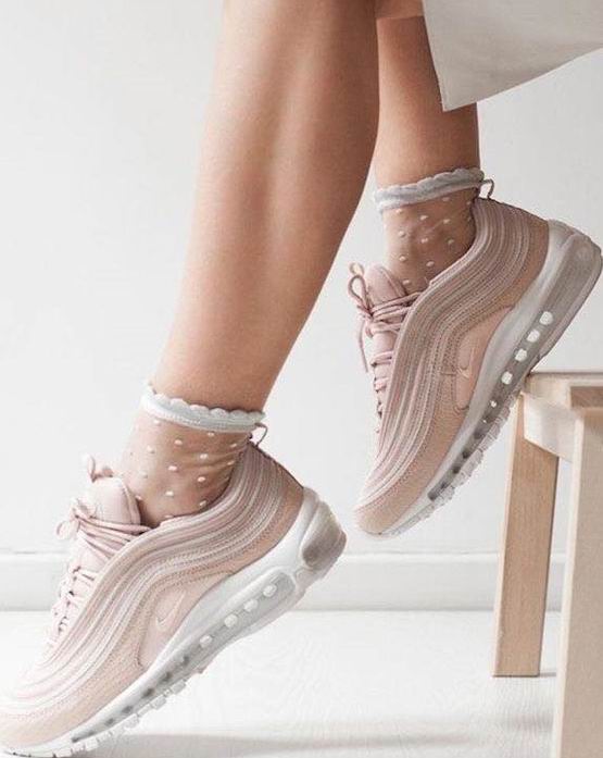  精选Nike成人儿童运动鞋、运动服 4.9折起优惠！