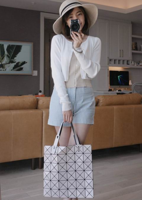 Bao Bao Issey Miyake 三宅一生 Lucent 未来感几何包 499.95加元(原价 725加元)