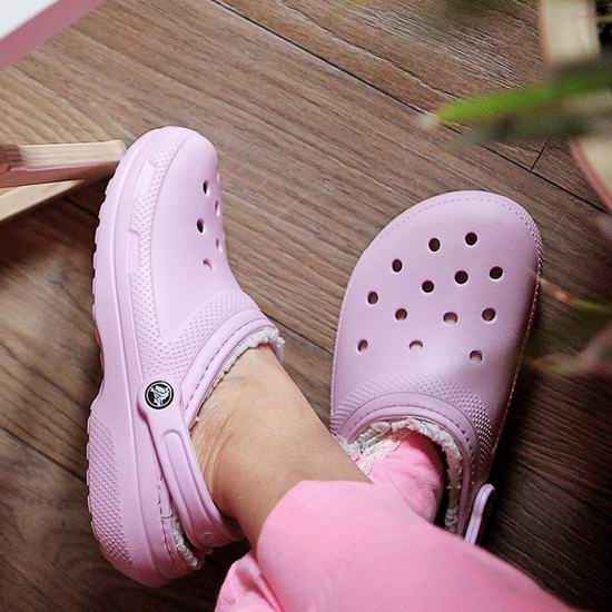  Crocs 卡洛驰黑五大促！全场洞洞鞋、暖绒拖鞋、雪地靴等2.5折起！年度好折扣！