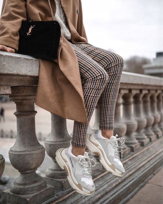  黑五专享：精选Dr. Martens、Balenciaga、Off-White、Acne Studios、Golden Goose等潮牌运动鞋靴5折起！