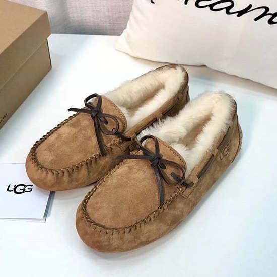 UGG Dakota 真皮羊毛女士豆豆鞋/懒人鞋106.24加元包邮！另有大童版