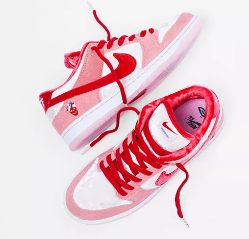  Nike SB Dunk Low Strangelove情人节主题 人气明星球鞋 售价135加元 2月8日 东部时间 早上6点发售